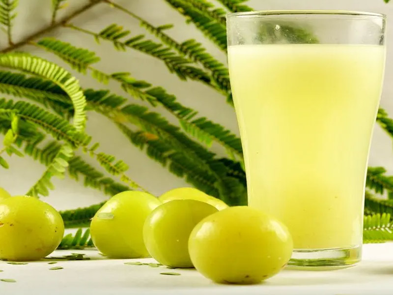 5 Essential Benefits of Amla Juice, that will make you drink it even more