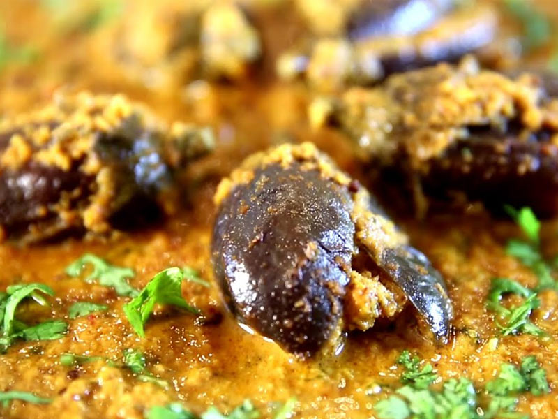 maharashtra food, marathi cuisine, marathi food, vada pav, shakarpara, aluvadi , sabudana vada, bhakarvadi , thalipeeth , puran poli , aamti , vangdi bharleli, kadhi sol, modak , shrikhand, missal pav