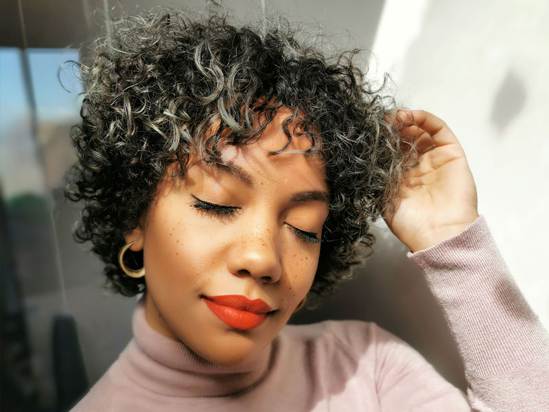 The Biggest Hair Trends For Fall 2022 Bring The Drama